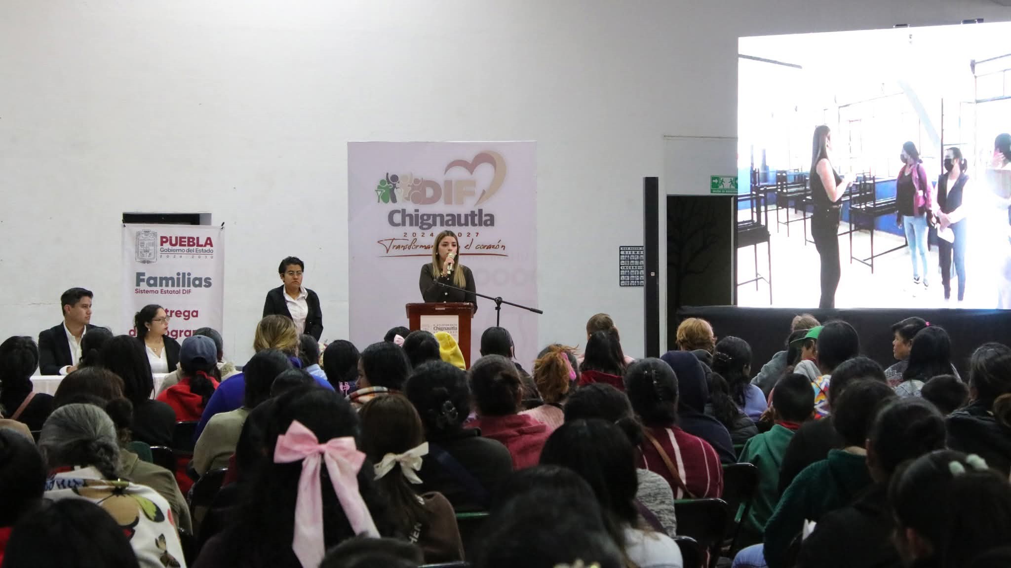 Chignautla cumple compromiso con las familias