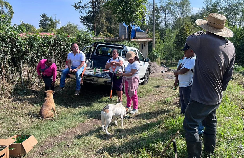 Comunidades de Hueyapan mantienen limpios sus caminos-5