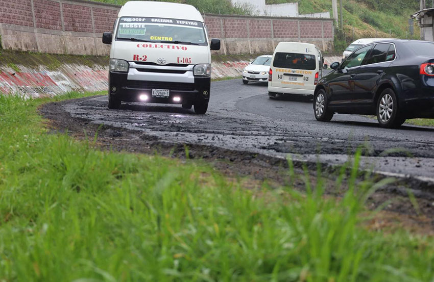 Continúa el bacheo en la carretera a Xoloco-1