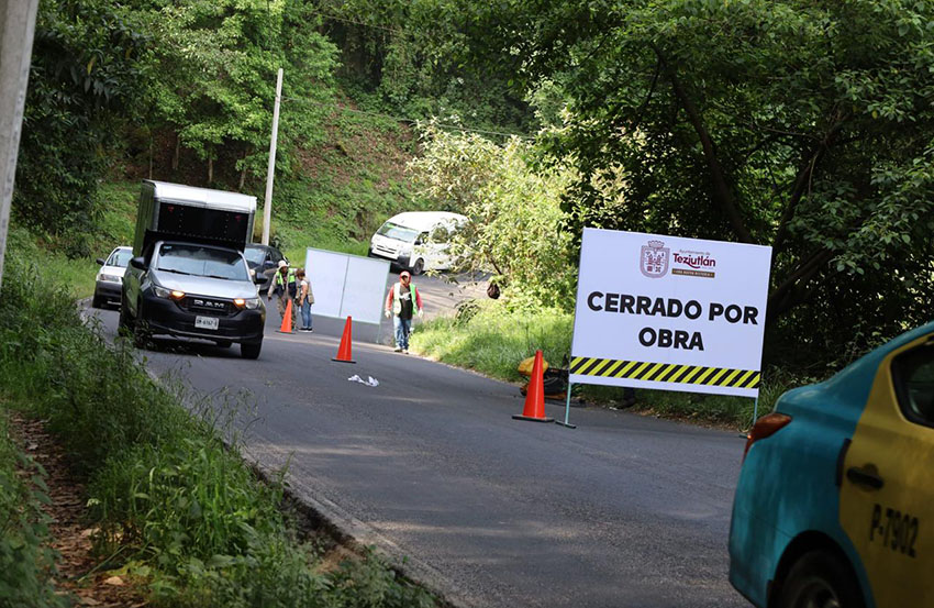 Karla Martínez implementa plan estratégico de bacheo en el barrio de Xoloco-2
