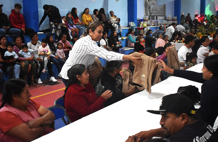 Continúan celebrando a las madres de Zacapoaxtla-1