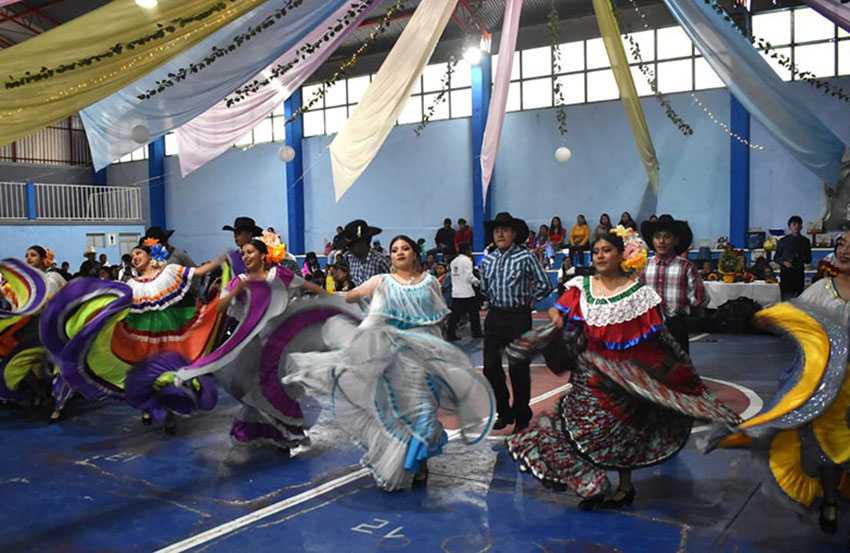 Continúan celebrando a las madres de Zacapoaxtla-3