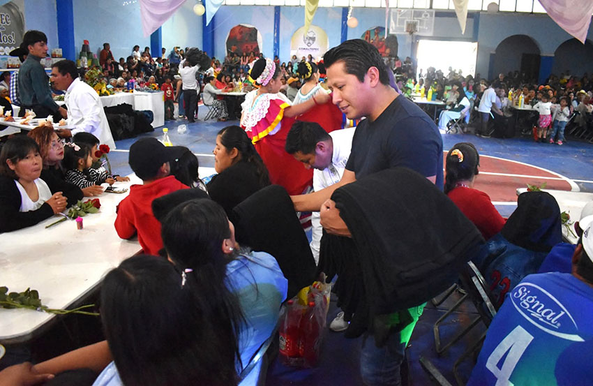 Continúan celebrando a las madres de Zacapoaxtla-4