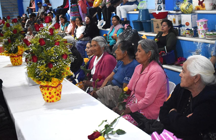 Continúan celebrando a las madres de Zacapoaxtla-5