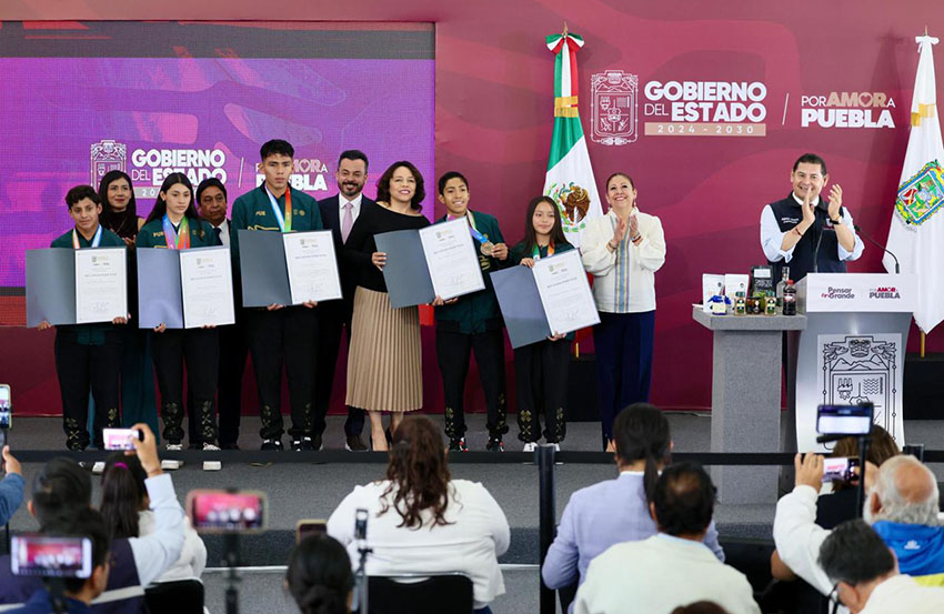 En Olimpiada CONADE 2026 Gobierno Estatal Premia esfuerzo de atletas poblanos -2