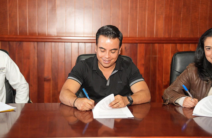 CONAFOR y Tlatlauquitepec firma convenio contra plagas
