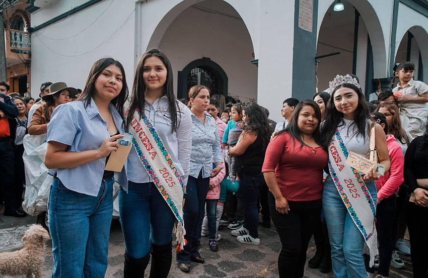 Miles celebran la Octava de Corpus en Chignautla-7