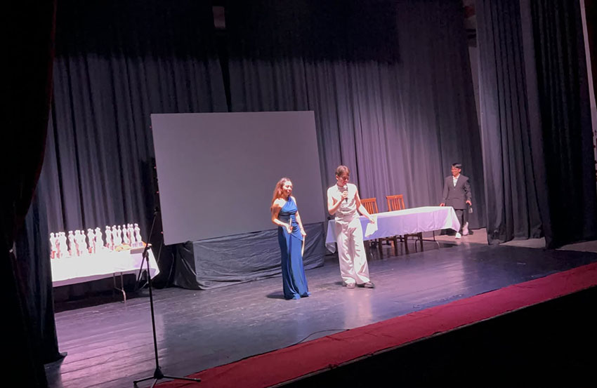 Reconocen a destacados actores y actrices-1
